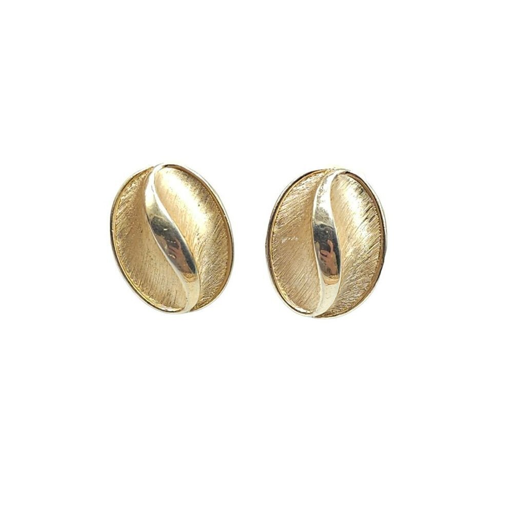 Trifari Textured Abstract Oval Shape Earrings Clip on Closure Gold Tone Vintage